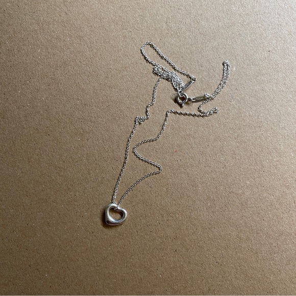 Tiffany&Co. Elsa Peretti Open Heart Pendant in Silver 7 mm necklace - Picture 5 of 7
